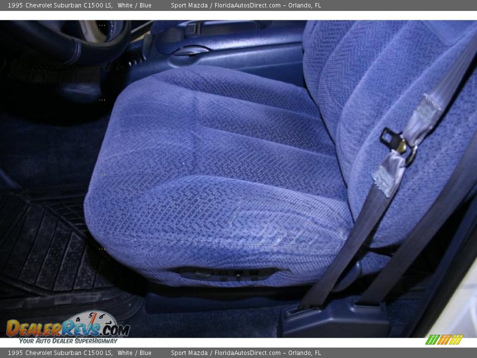 1995 Chevrolet Suburban C1500 LS White / Blue Photo #16
