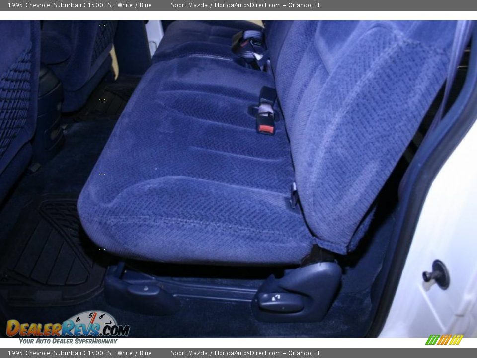 1995 Chevrolet Suburban C1500 LS White / Blue Photo #17