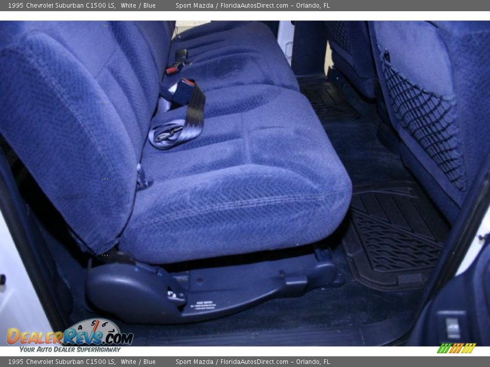 1995 Chevrolet Suburban C1500 LS White / Blue Photo #18