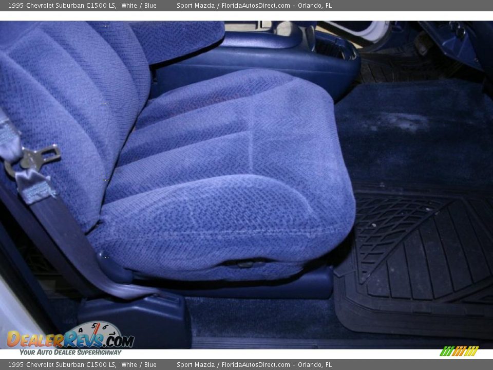 1995 Chevrolet Suburban C1500 LS White / Blue Photo #19