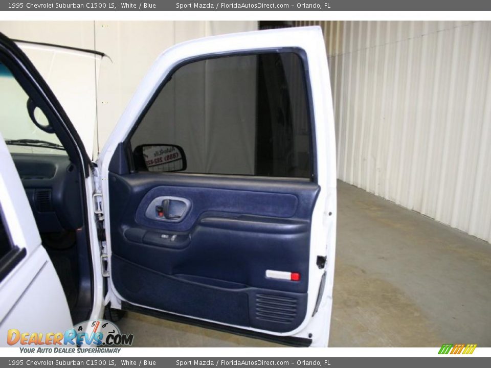 1995 Chevrolet Suburban C1500 LS White / Blue Photo #20