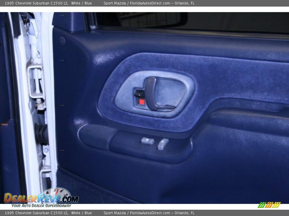 1995 Chevrolet Suburban C1500 LS White / Blue Photo #21