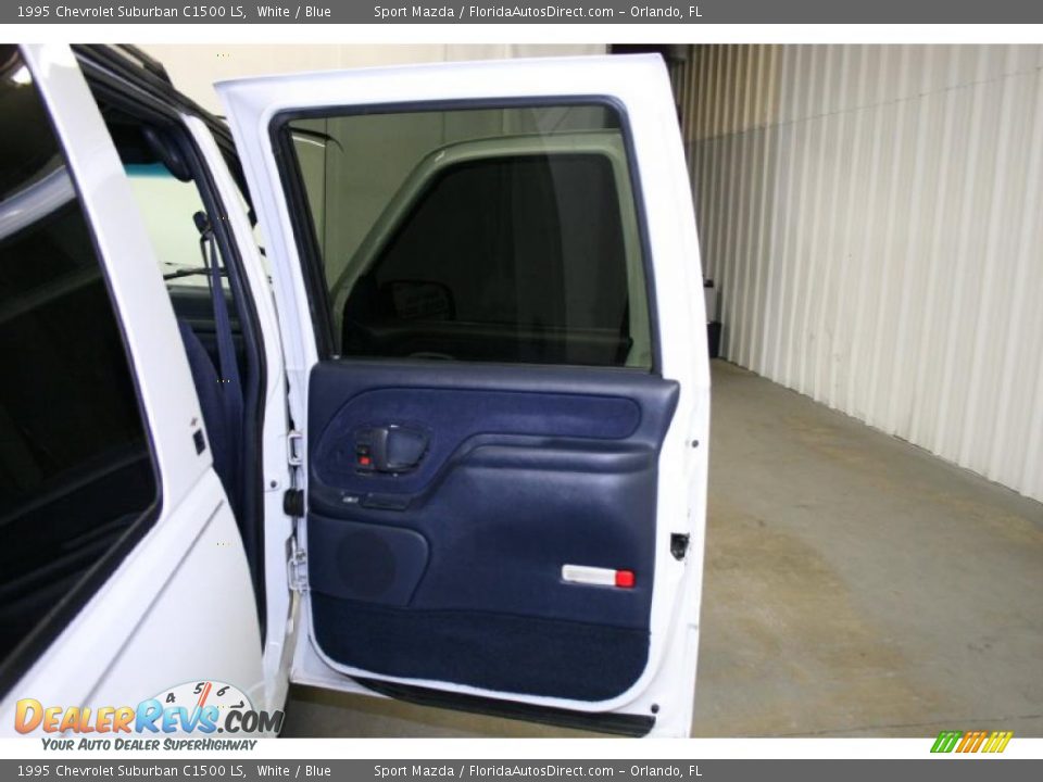 1995 Chevrolet Suburban C1500 LS White / Blue Photo #22