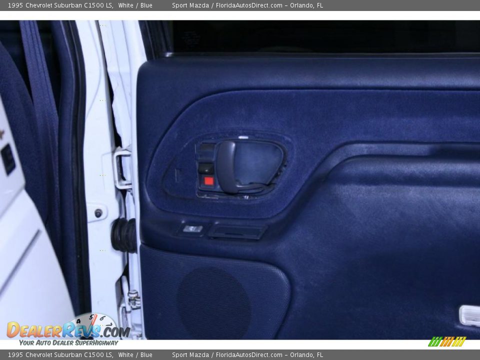 1995 Chevrolet Suburban C1500 LS White / Blue Photo #23