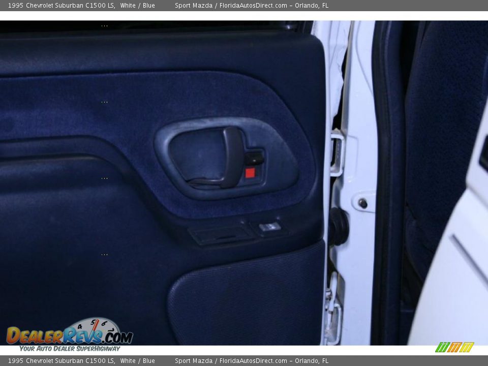 1995 Chevrolet Suburban C1500 LS White / Blue Photo #25