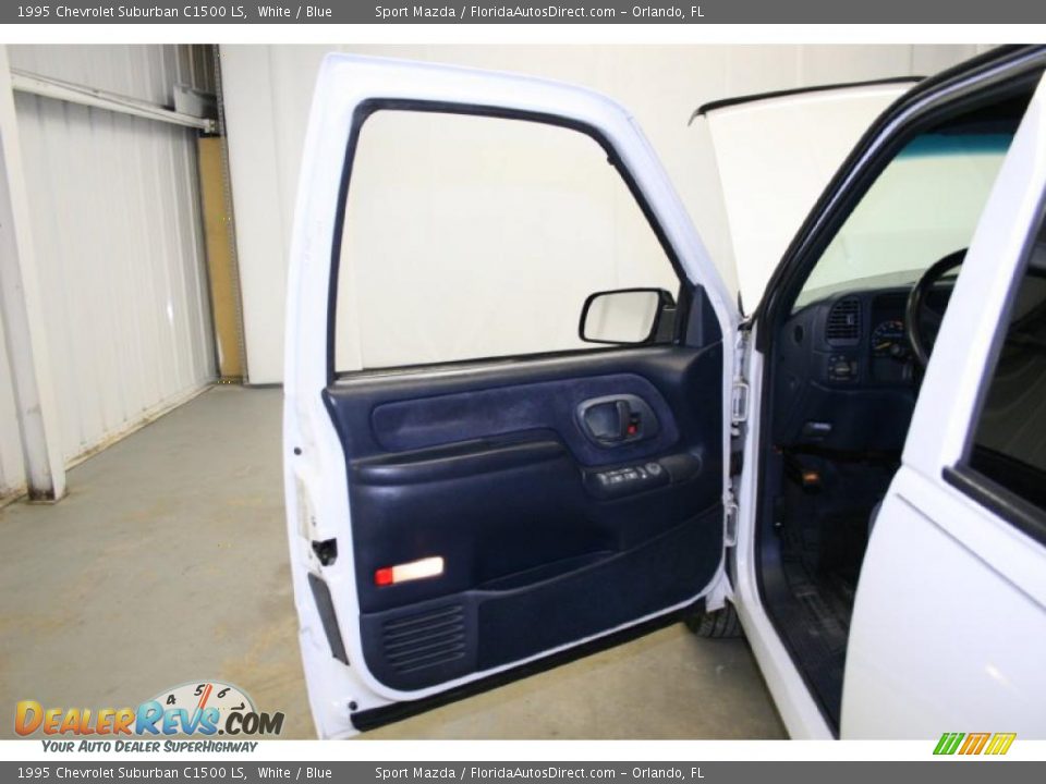 1995 Chevrolet Suburban C1500 LS White / Blue Photo #26