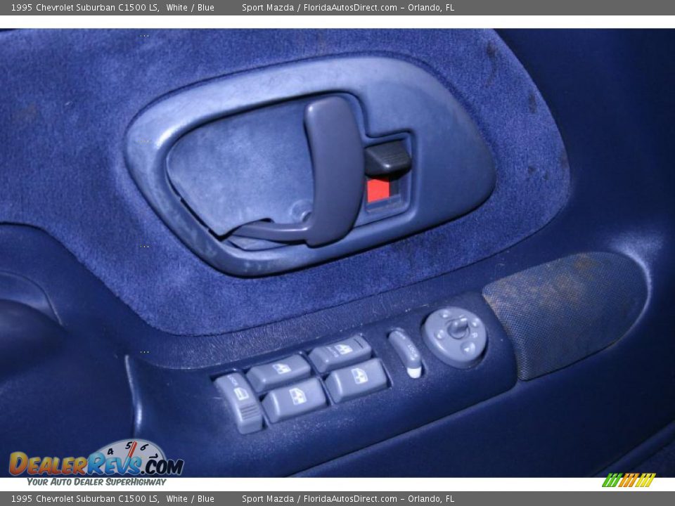 1995 Chevrolet Suburban C1500 LS White / Blue Photo #27