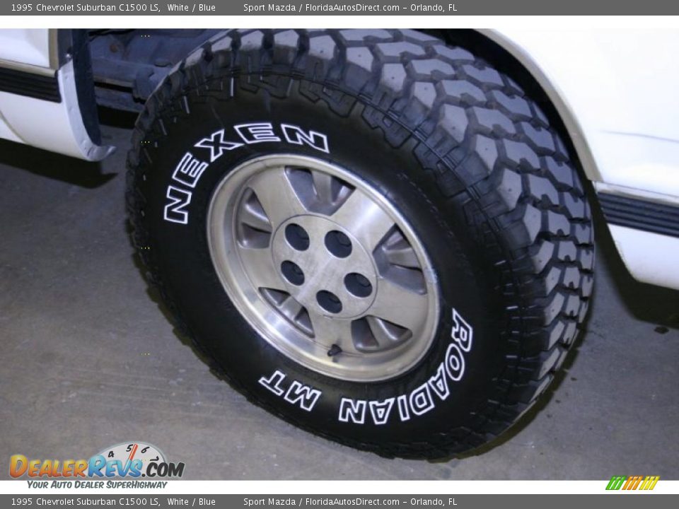 1995 Chevrolet Suburban C1500 LS White / Blue Photo #29