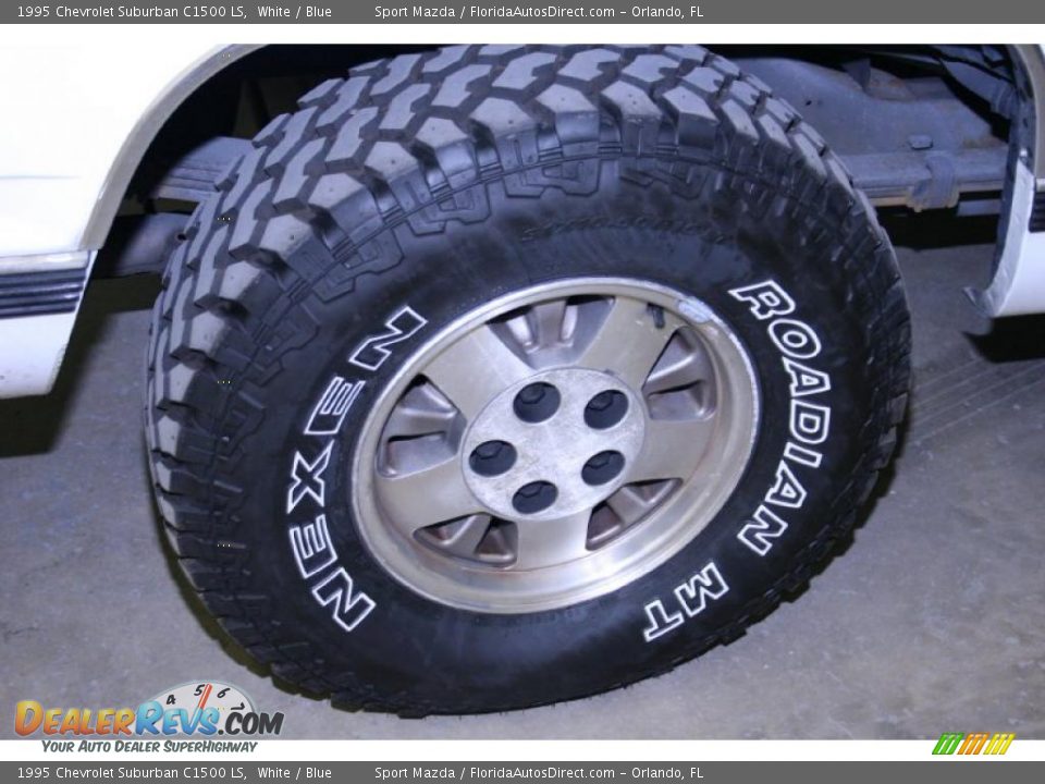 1995 Chevrolet Suburban C1500 LS White / Blue Photo #30