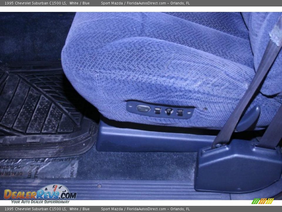 1995 Chevrolet Suburban C1500 LS White / Blue Photo #34