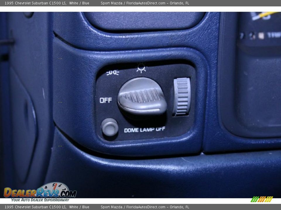 1995 Chevrolet Suburban C1500 LS White / Blue Photo #35
