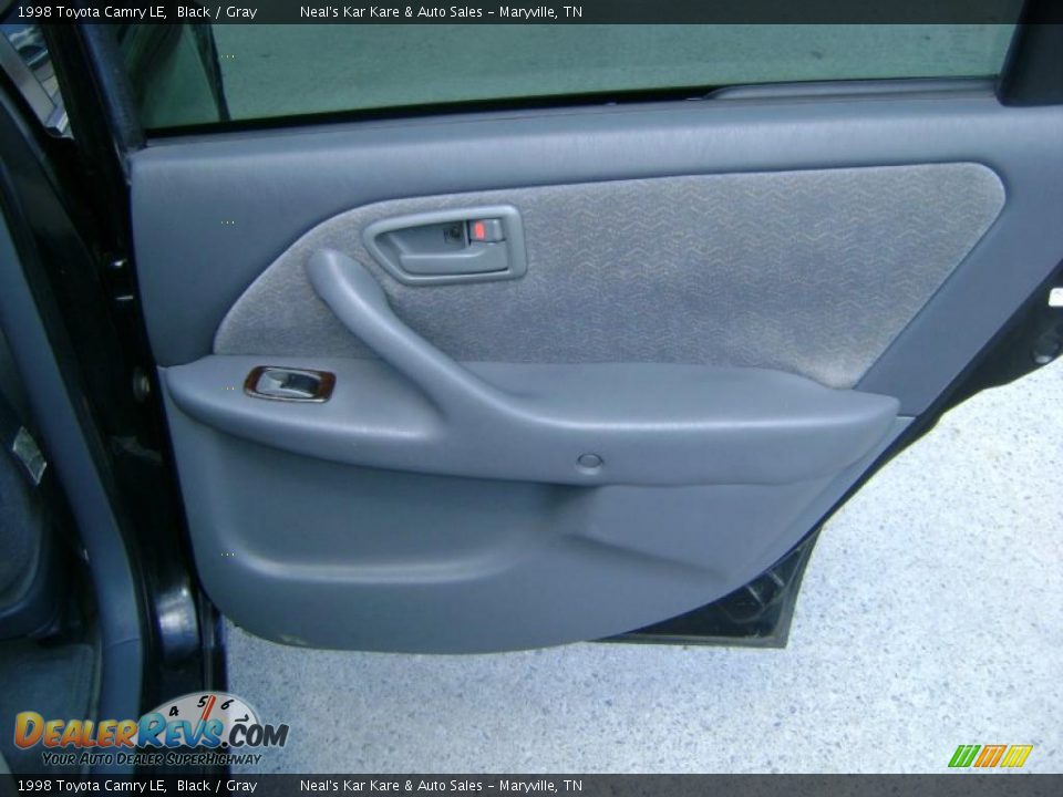 1998 Toyota Camry LE Black / Gray Photo #19