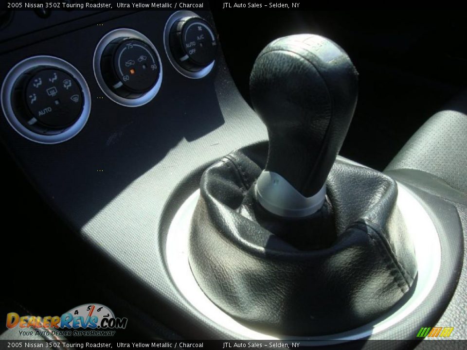 2005 Nissan 350Z Touring Roadster Ultra Yellow Metallic / Charcoal Photo #17