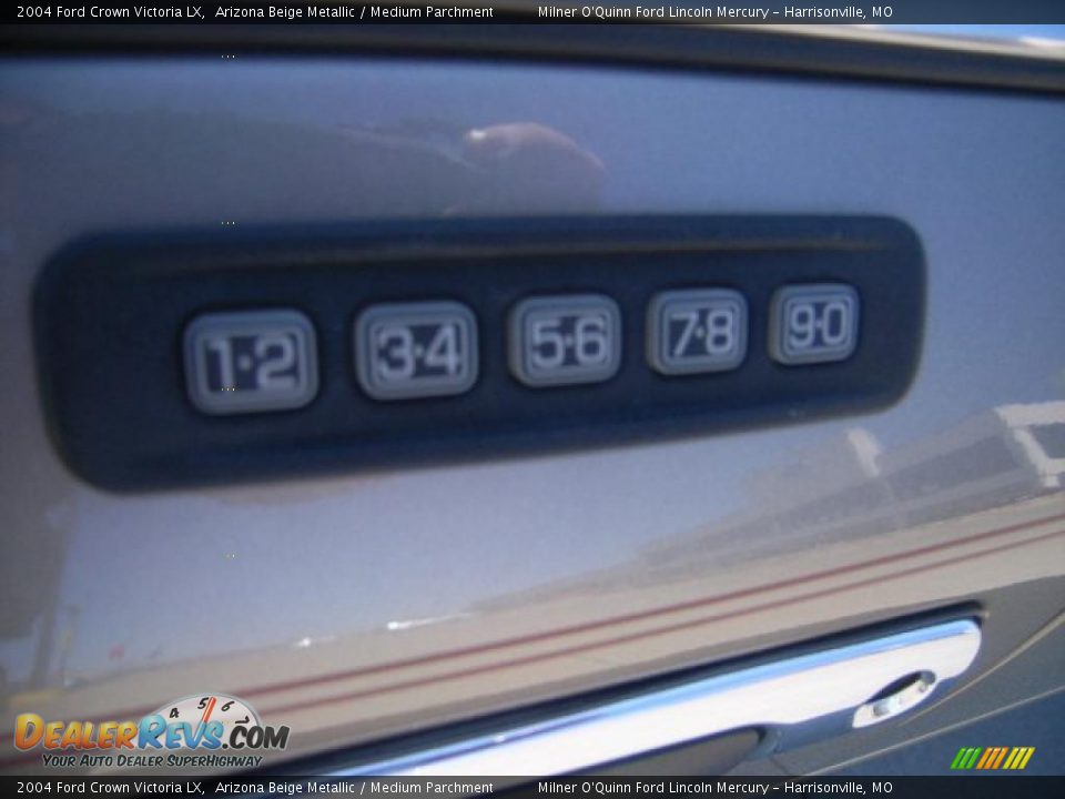 2004 Ford Crown Victoria LX Arizona Beige Metallic / Medium Parchment Photo #10