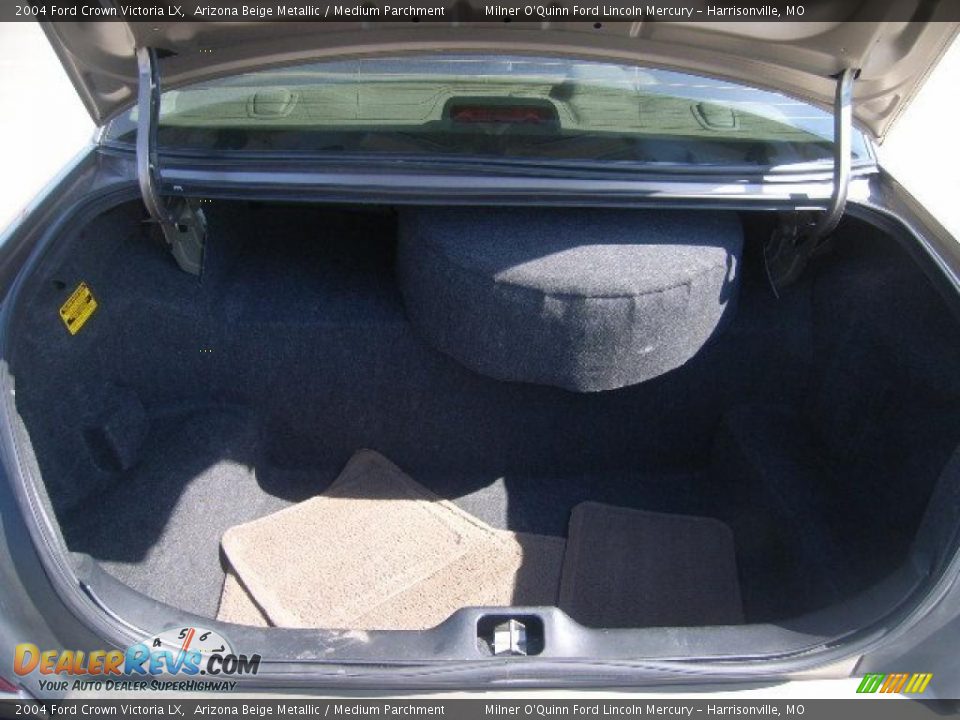 2004 Ford Crown Victoria LX Arizona Beige Metallic / Medium Parchment Photo #12