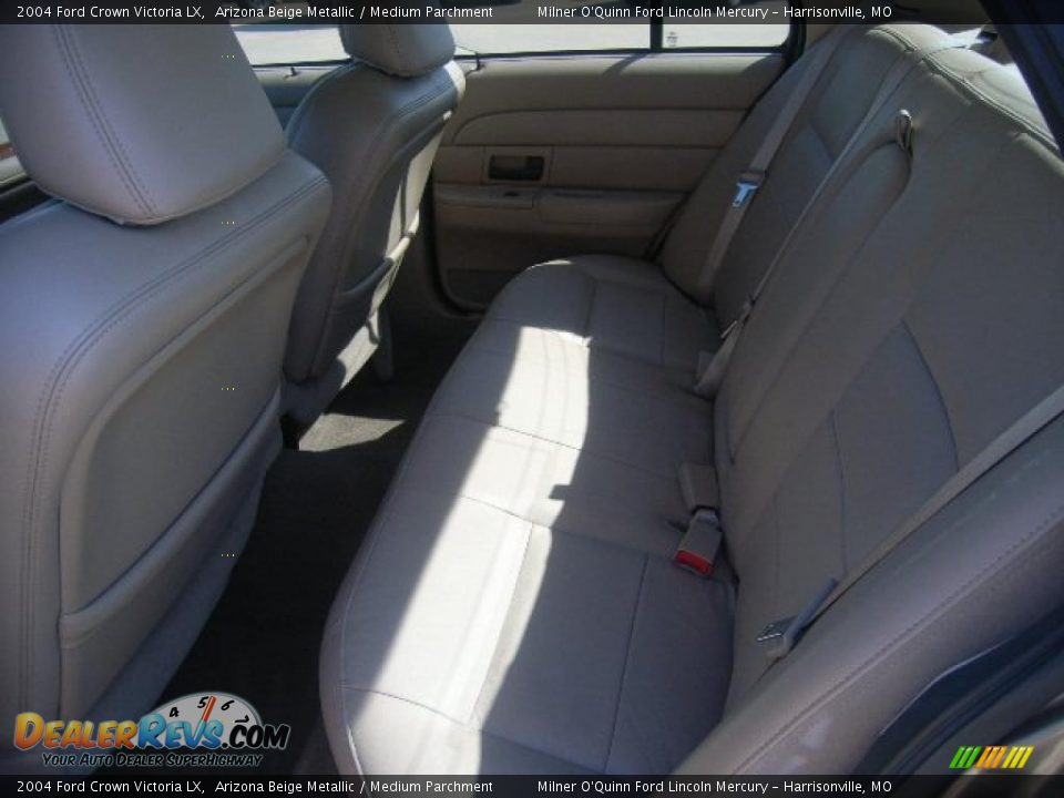 2004 Ford Crown Victoria LX Arizona Beige Metallic / Medium Parchment Photo #16