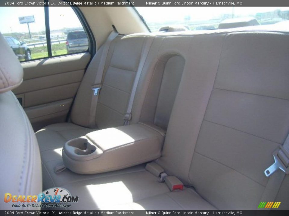 2004 Ford Crown Victoria LX Arizona Beige Metallic / Medium Parchment Photo #17