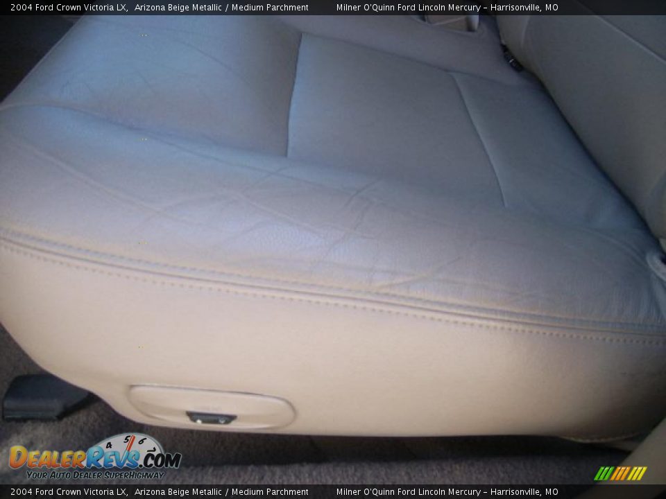 2004 Ford Crown Victoria LX Arizona Beige Metallic / Medium Parchment Photo #23