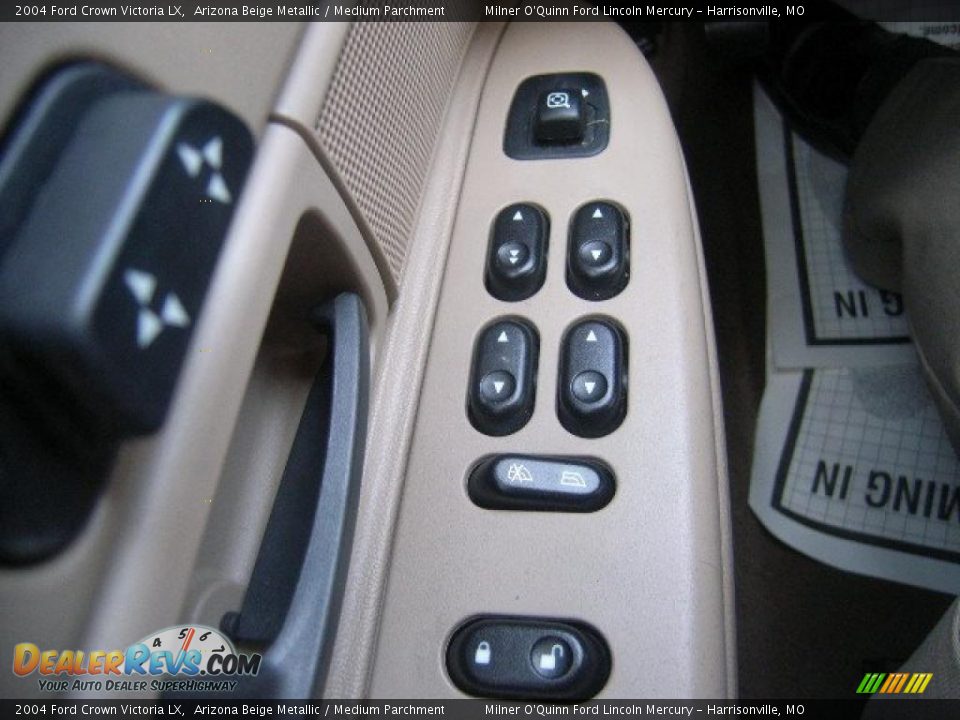 2004 Ford Crown Victoria LX Arizona Beige Metallic / Medium Parchment Photo #26