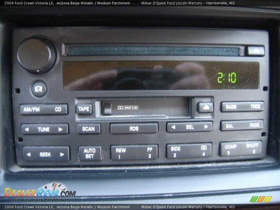 2004 Ford Crown Victoria LX Arizona Beige Metallic / Medium Parchment Photo #27