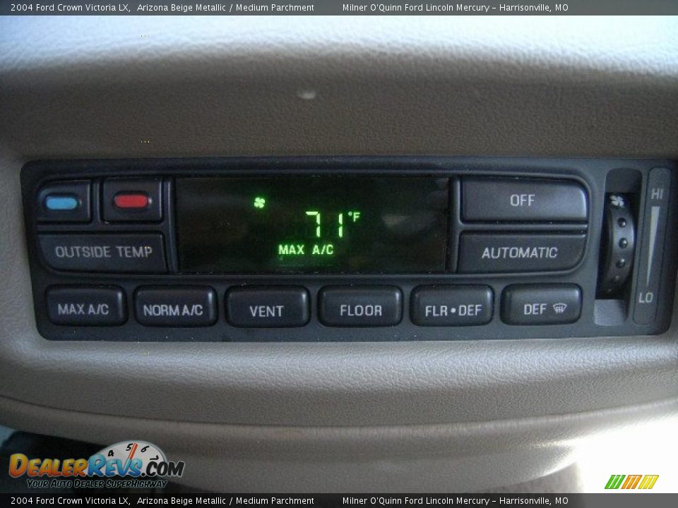 2004 Ford Crown Victoria LX Arizona Beige Metallic / Medium Parchment Photo #28