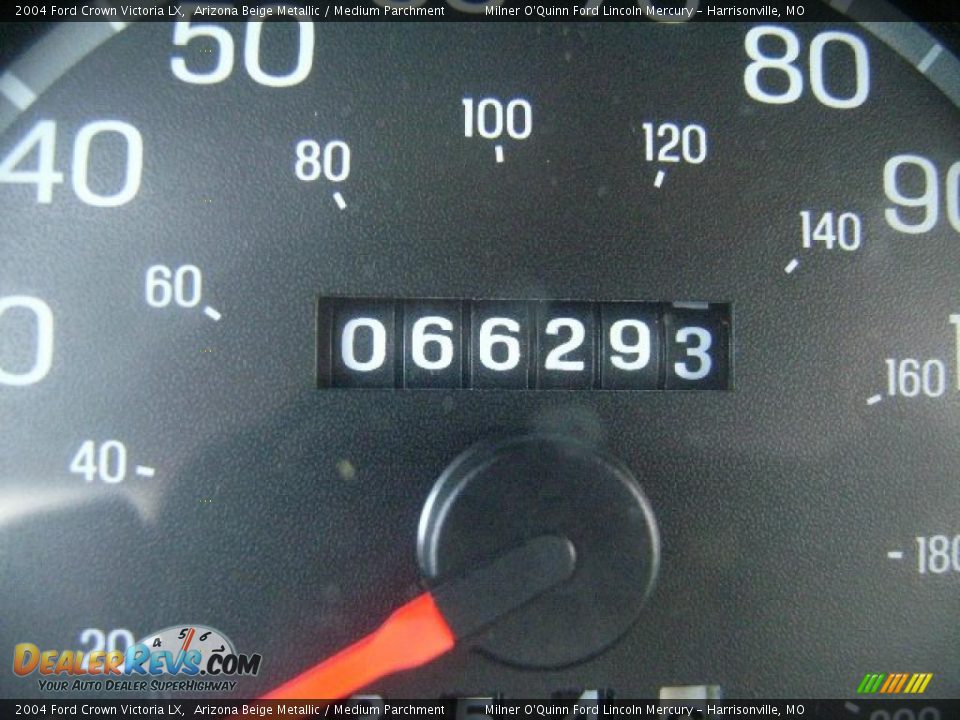 2004 Ford Crown Victoria LX Arizona Beige Metallic / Medium Parchment Photo #30