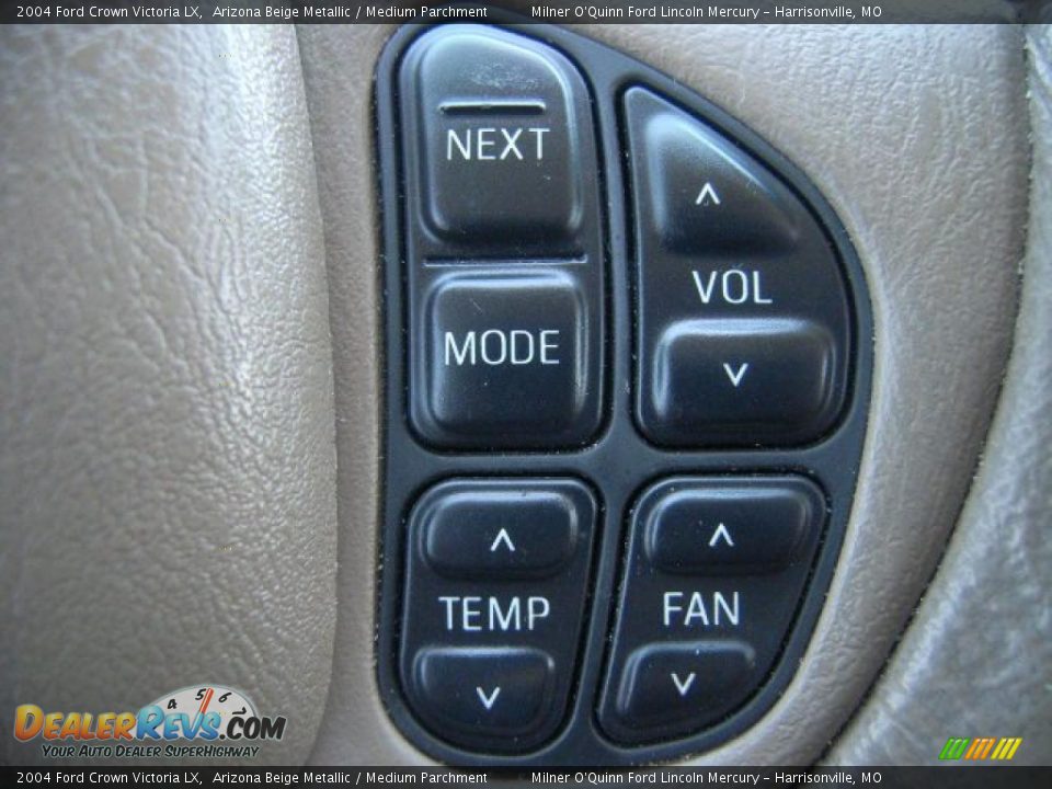 2004 Ford Crown Victoria LX Arizona Beige Metallic / Medium Parchment Photo #31