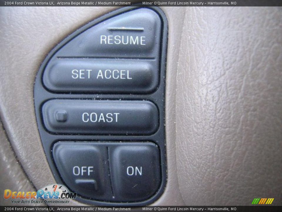 2004 Ford Crown Victoria LX Arizona Beige Metallic / Medium Parchment Photo #32