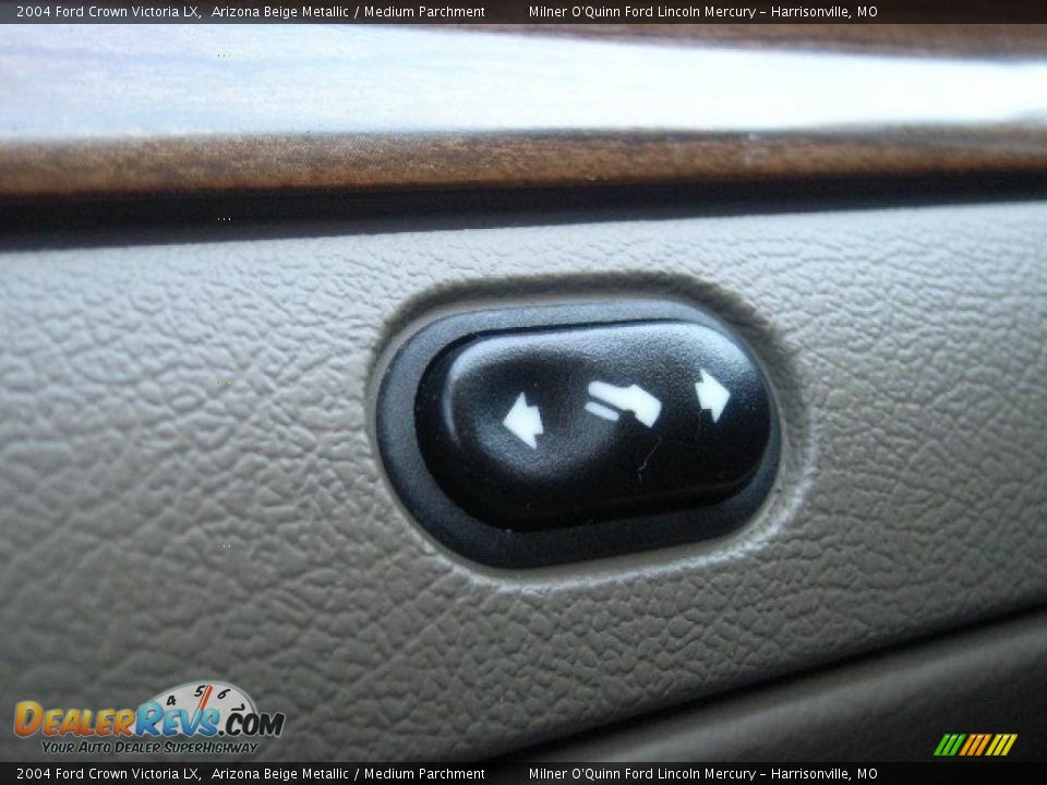 2004 Ford Crown Victoria LX Arizona Beige Metallic / Medium Parchment Photo #33