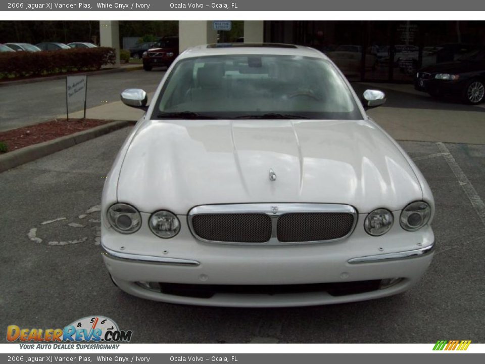 2006 Jaguar XJ Vanden Plas White Onyx / Ivory Photo #2