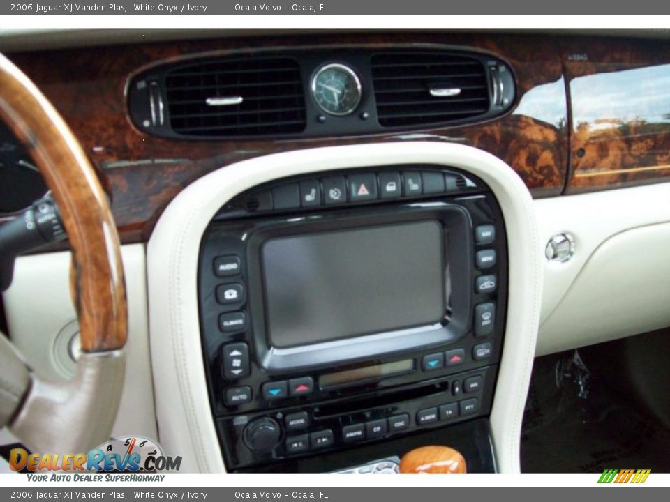 2006 Jaguar XJ Vanden Plas White Onyx / Ivory Photo #17
