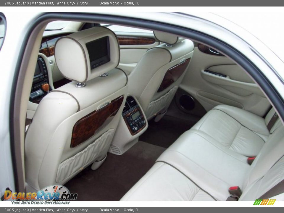 2006 Jaguar XJ Vanden Plas White Onyx / Ivory Photo #18