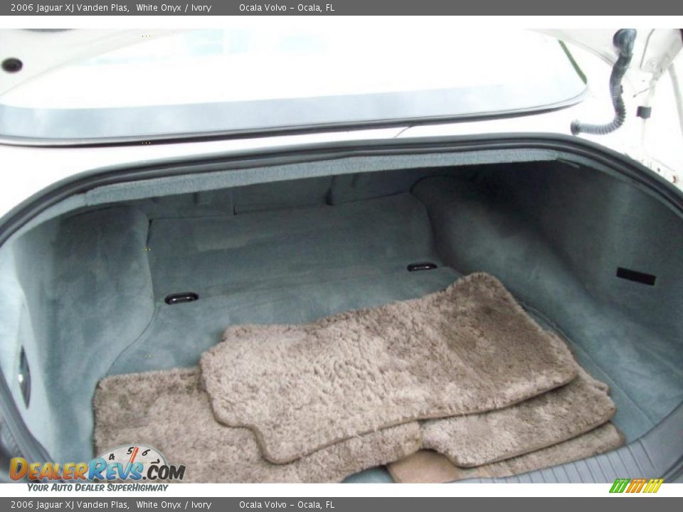 2006 Jaguar XJ Vanden Plas White Onyx / Ivory Photo #19