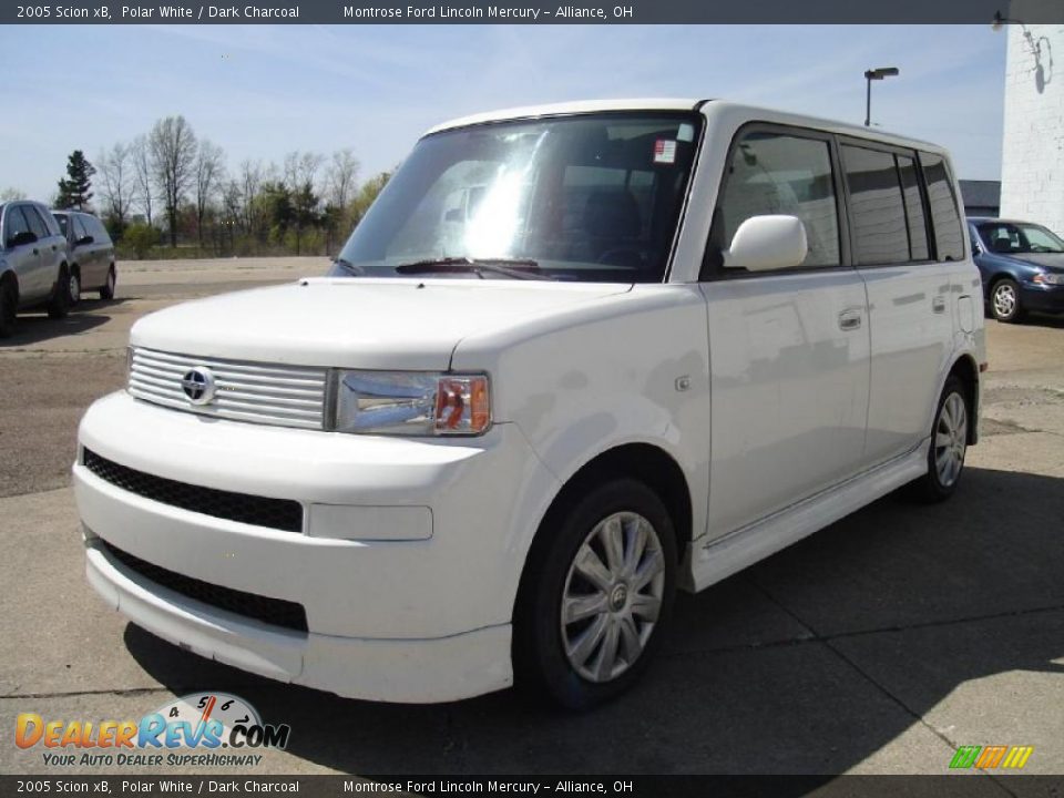 2005 Scion xB Polar White / Dark Charcoal Photo #1
