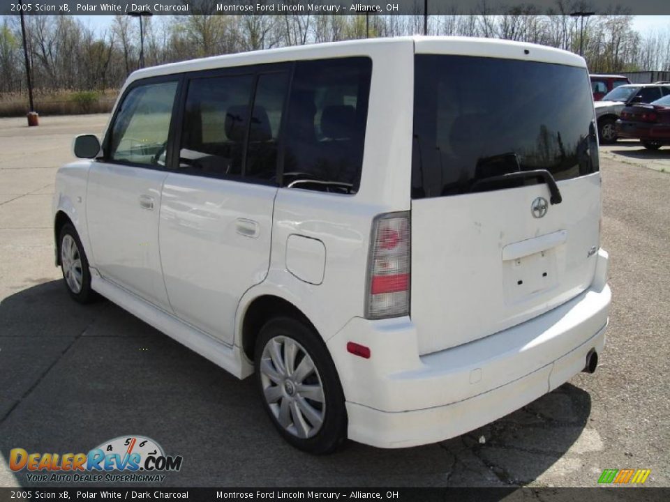 2005 Scion xB Polar White / Dark Charcoal Photo #3