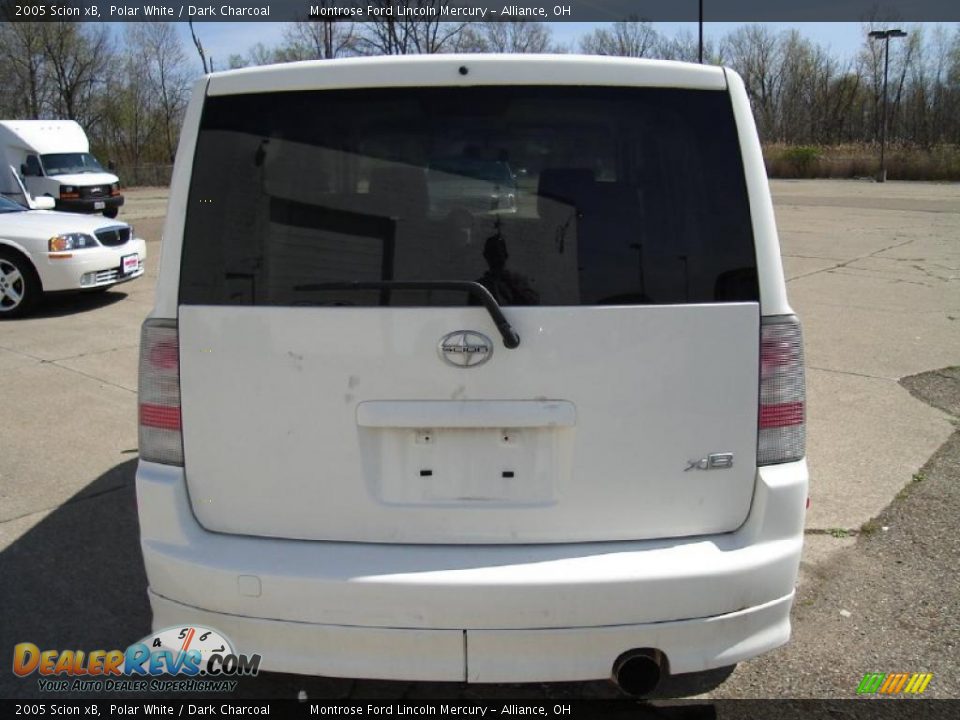 2005 Scion xB Polar White / Dark Charcoal Photo #4