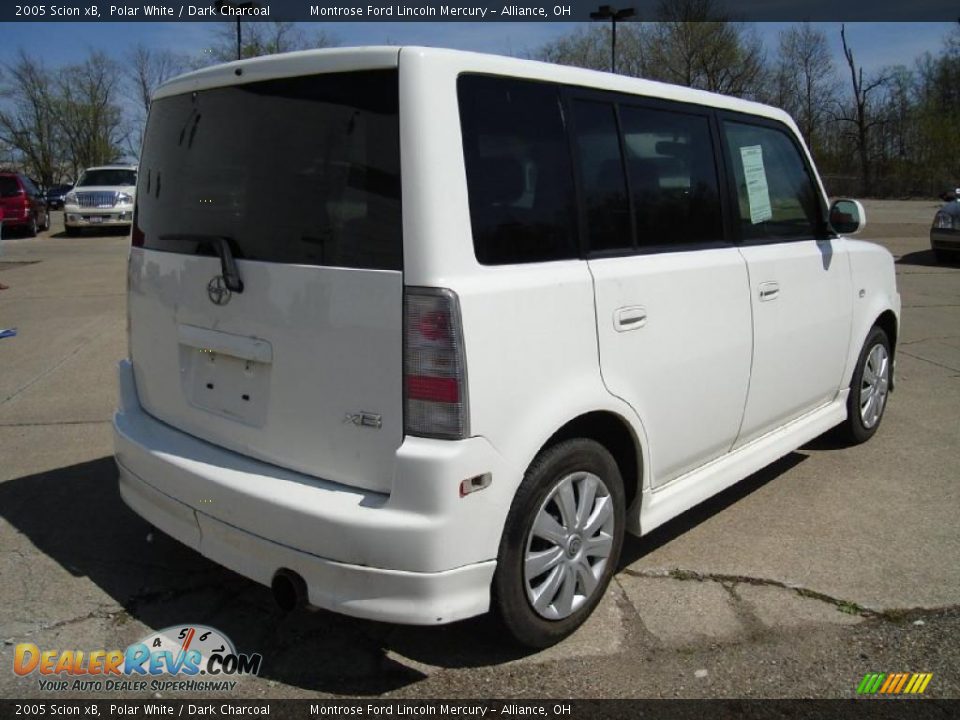 2005 Scion xB Polar White / Dark Charcoal Photo #5