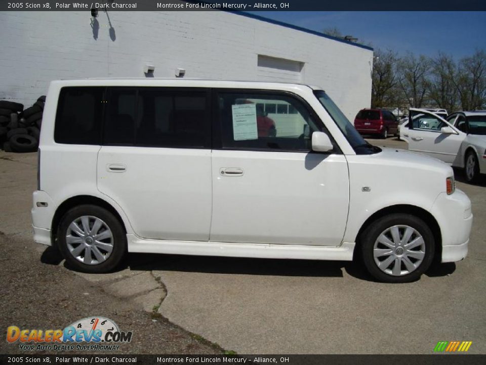 2005 Scion xB Polar White / Dark Charcoal Photo #6