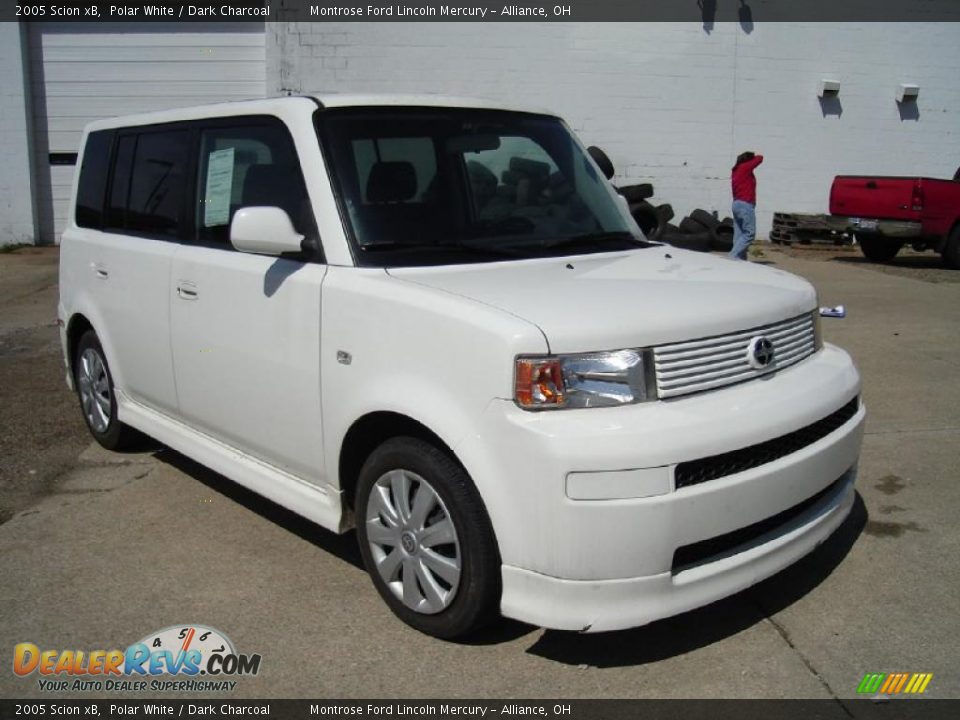 2005 Scion xB Polar White / Dark Charcoal Photo #7