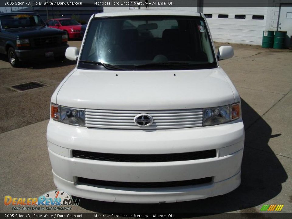 2005 Scion xB Polar White / Dark Charcoal Photo #8