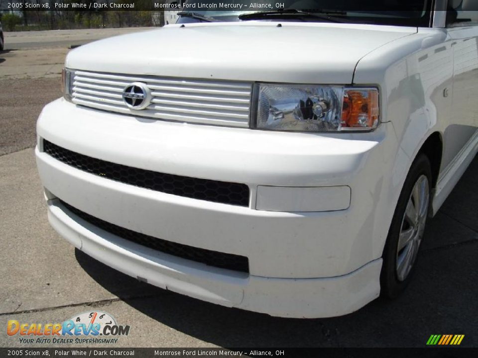 2005 Scion xB Polar White / Dark Charcoal Photo #9