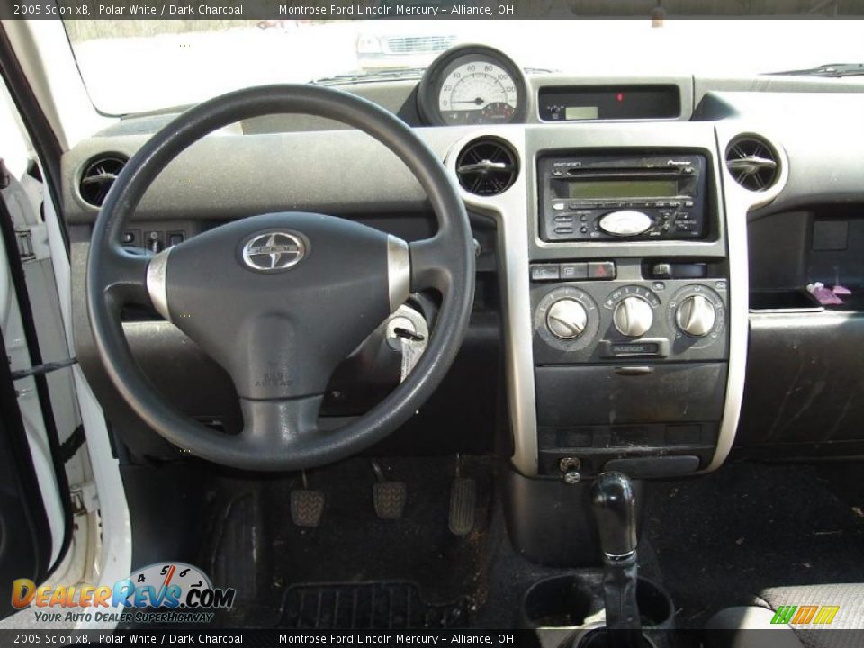 2005 Scion xB Polar White / Dark Charcoal Photo #15