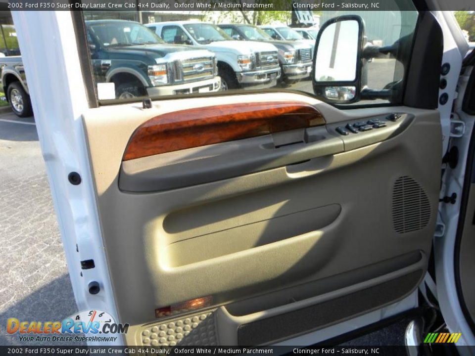 2002 Ford F350 Super Duty Lariat Crew Cab 4x4 Dually Oxford White / Medium Parchment Photo #18