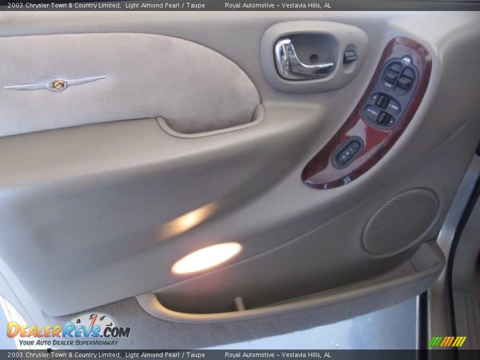 2003 Chrysler Town & Country Limited Light Almond Pearl / Taupe Photo #11