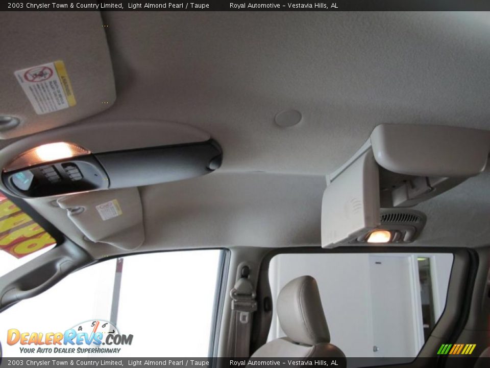2003 Chrysler Town & Country Limited Light Almond Pearl / Taupe Photo #17