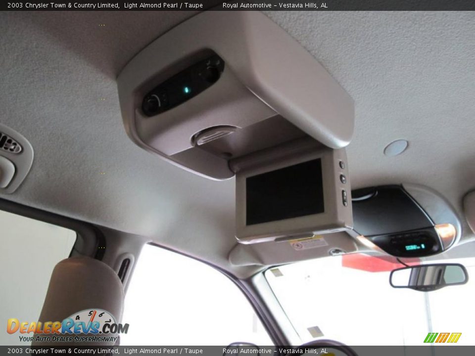 2003 Chrysler Town & Country Limited Light Almond Pearl / Taupe Photo #24