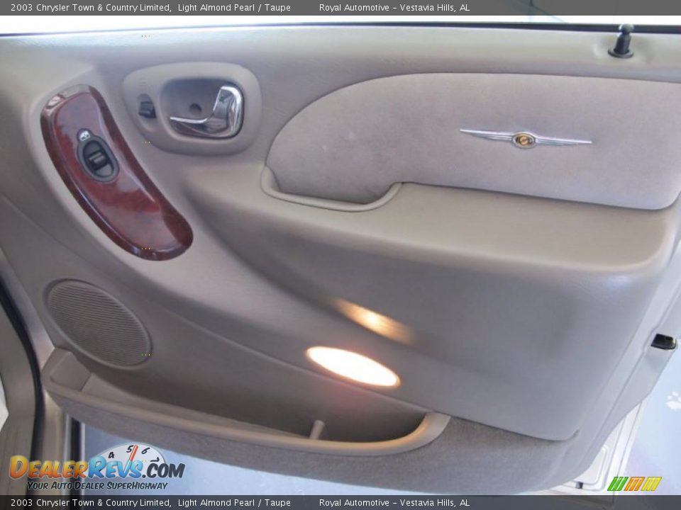 2003 Chrysler Town & Country Limited Light Almond Pearl / Taupe Photo #25