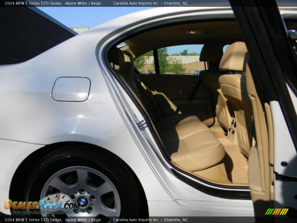 2004 BMW 5 Series 525i Sedan Alpine White / Beige Photo #24