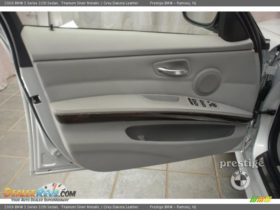 2009 BMW 3 Series 328i Sedan Titanium Silver Metallic / Grey Dakota Leather Photo #12
