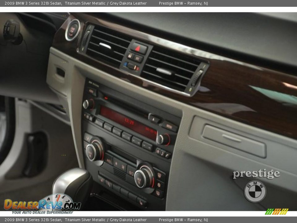 2009 BMW 3 Series 328i Sedan Titanium Silver Metallic / Grey Dakota Leather Photo #16